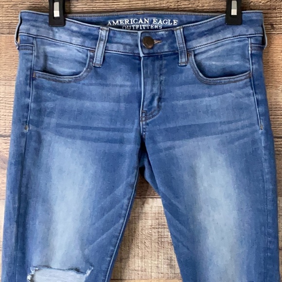 American Eagle Super Low Jegging destroyed blue jeans Size 8 - Picture 2 of 12